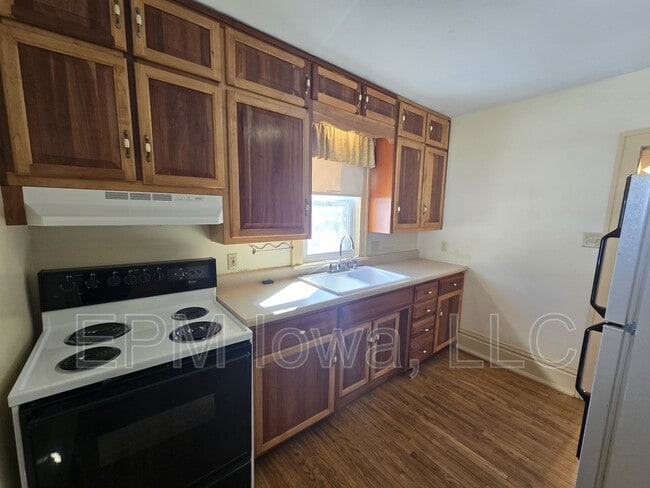 Photo - 212 Randall St