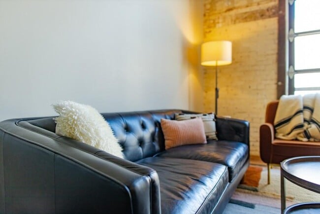 Photo - 101 E Walnut St