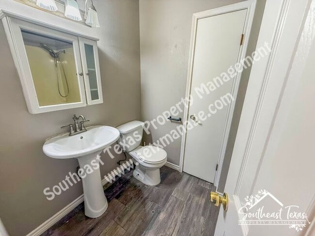 Photo - 290 Beach St
