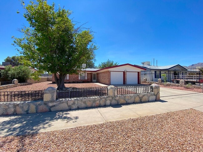 Building Photo - Northeast El Paso 3 Bed Refrig A/C Rental
