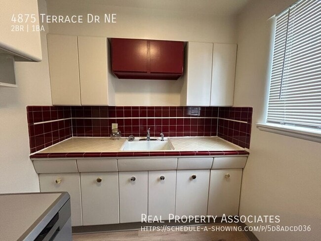 Photo - 4875 Terrace Dr NE