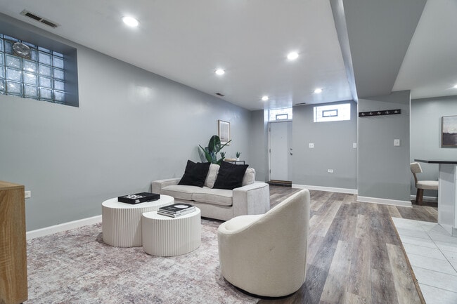 Photo - 3047 N Clybourn Ave