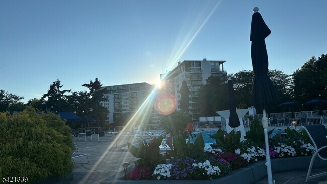 1 Claridge Dr Unit 1000
