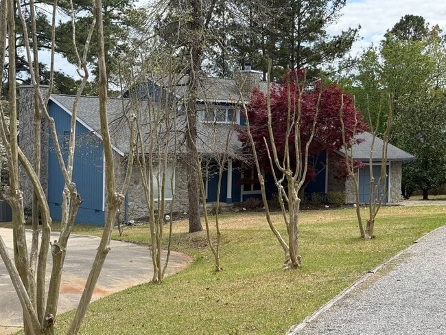 Building Photo - Carolina Lakes