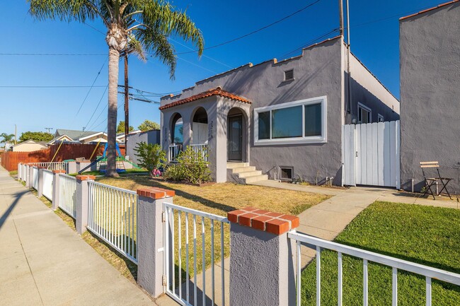 Building Photo - 2216 Maricopa St