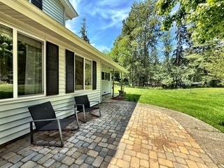 Photo - 450 NE Riverhill Dr
