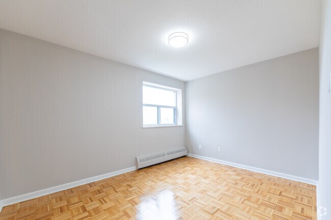 1BR, 1BA - 650SF - Bedroom - 150 Culford Rd