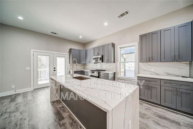 1058 White Oak Ave SW