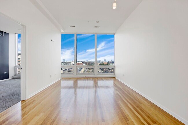 Photo - 500 W Superior St Unit 710