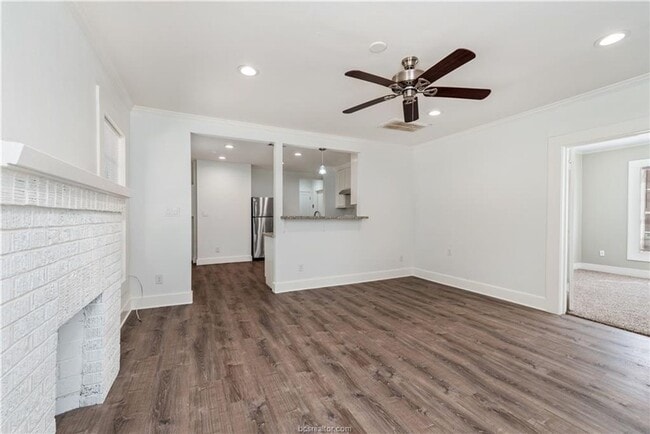 Photo - AUGUST PRE-LEASE!! Adorable 3/2 close to D...