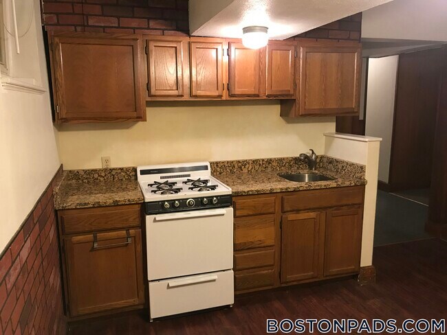 Photo - 96 Maple St Unit b