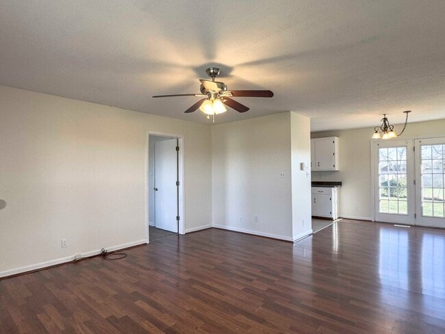 Photo - 104 Waterford Dr