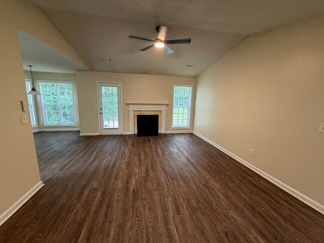 Photo - 211 Ravenwood Ct