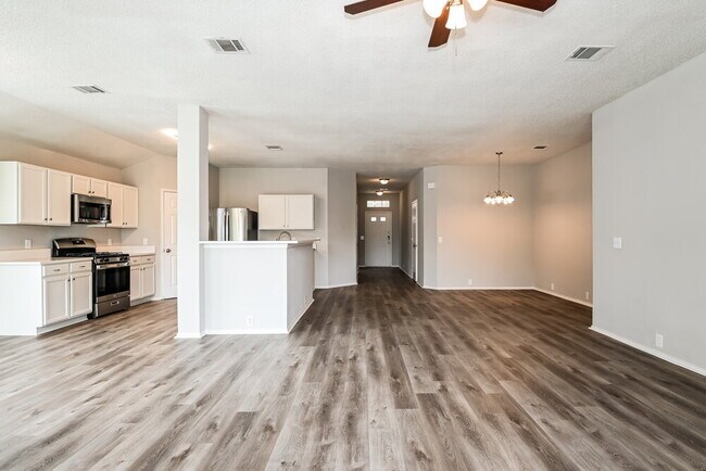 Photo - 6730 Meadowcrest Dr