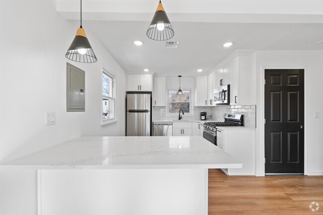 Building Photo - 47 E 14th St Unit 2 Rental