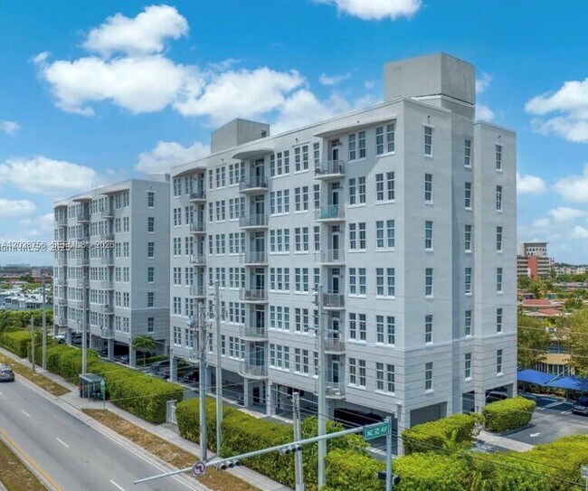 Building Photo - 1791 NE Miami Gardens Dr Unit E405