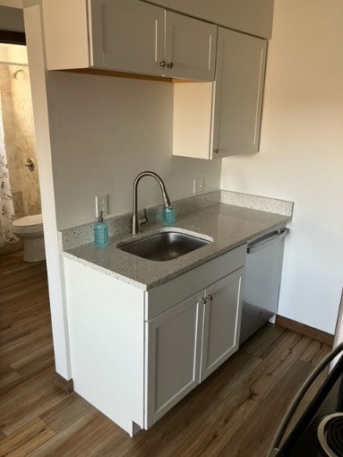 Sink, Dishwasher - Ponderosa Apartments