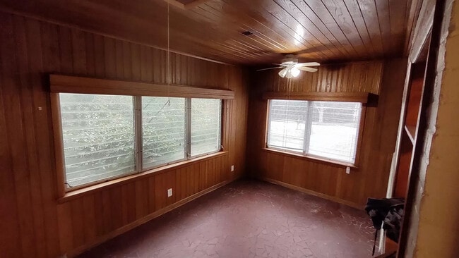 Photo - 211 Garden Ln