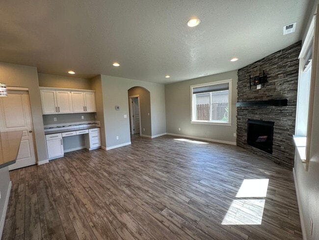 Photo - Charming and Modern Redmond Home: Pet-Friendly, Two-Car Garage, and More!