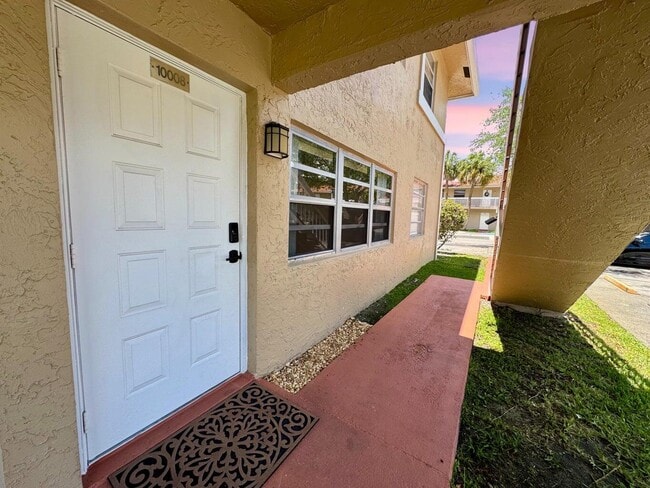 Building Photo - 10008 Twin Lakes Dr Unit 36-A Rental