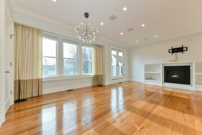 Photo - 166 Gold St