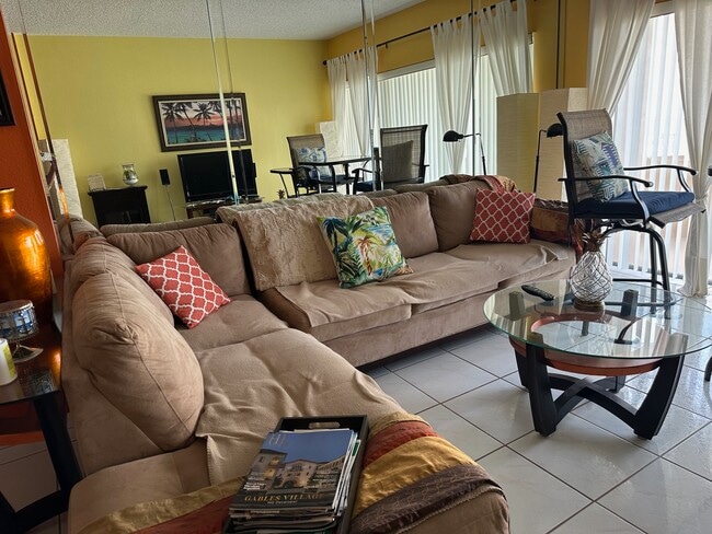 Living Room - 1950 S Ocean Dr Unit 4B