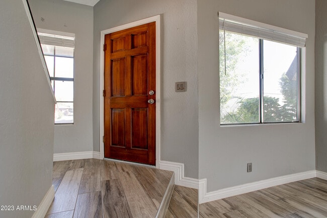 Photo - 2215 W Augusta Ave