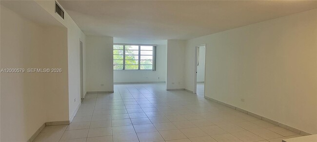 Photo - 441 NE 195th St Unit 406