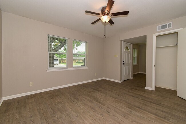 Photo - 1404 Williamsburg Rd