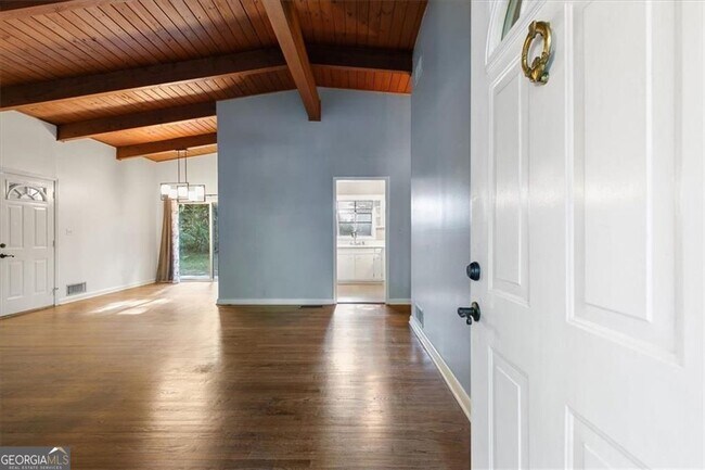 Photo - 2627 Woodacres Rd NE