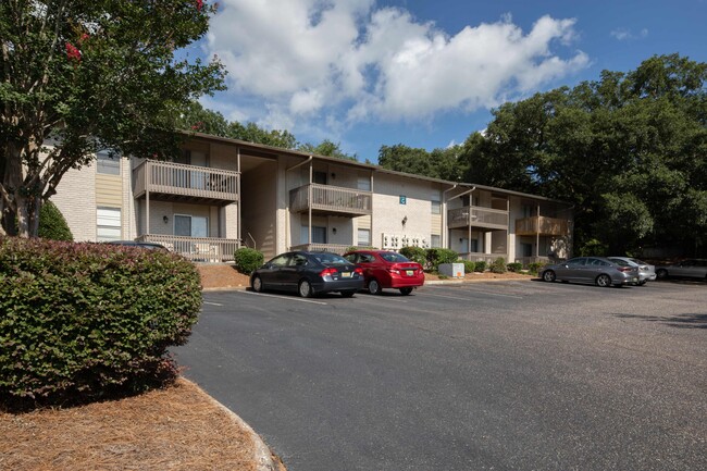 Huntleigh Woods - Huntleigh Woods Apartments