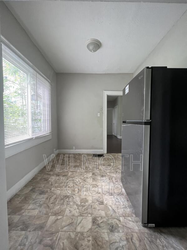 Photo - 2827 North Kenwood Avenue - 1