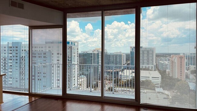 Building Photo - 155 S Court Ave Rental