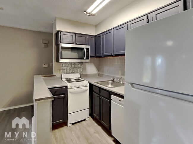 9823 Walnut St Unidad L306