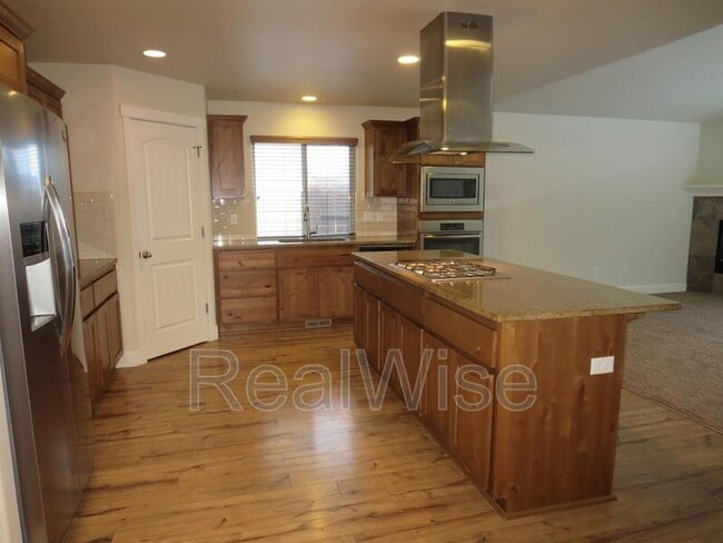 Photo - 3006 NE Red Oak Dr