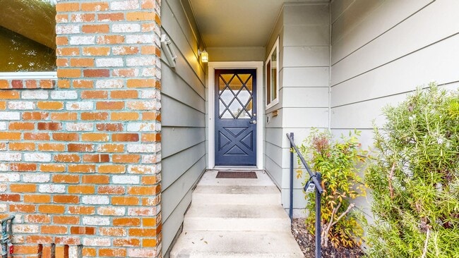 Photo - 3 Bedroom 2 Full Bath with Private Yard and 1 Car Garage !