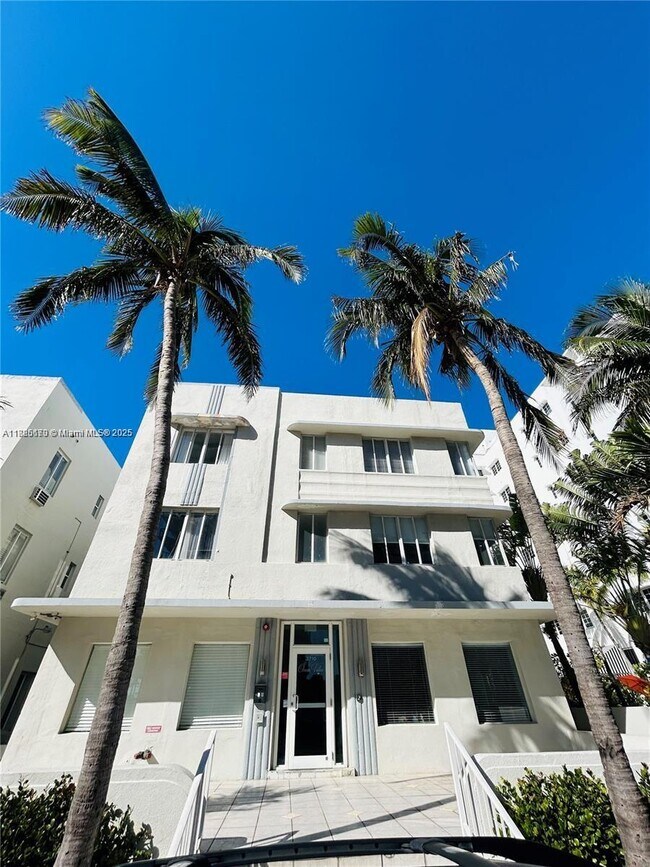 Building Photo - 3710 Collins Ave Unit N-200 Rental