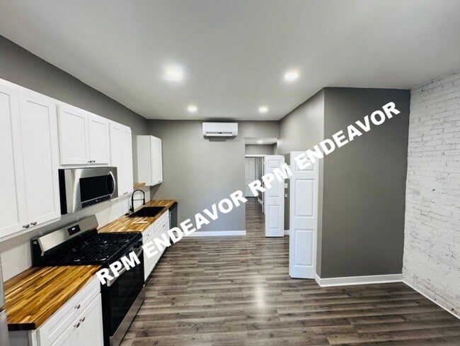 Building Photo - 3230 Pulaski St Unit 3230A Pulaski St 2F