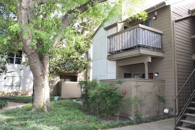 Building Photo - 10047 Westpark Dr Unit 70 Rental