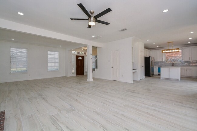 Photo - 5743 Henniker Dr