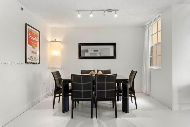 Photo - 19555 E Country Club Dr Unidad 8208