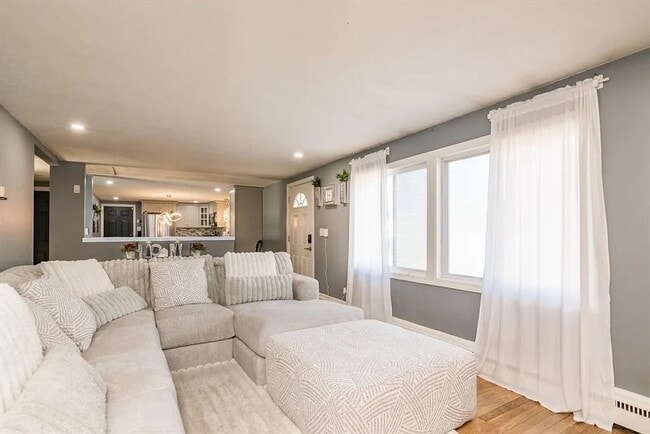 Photo - 412 Granby Rd