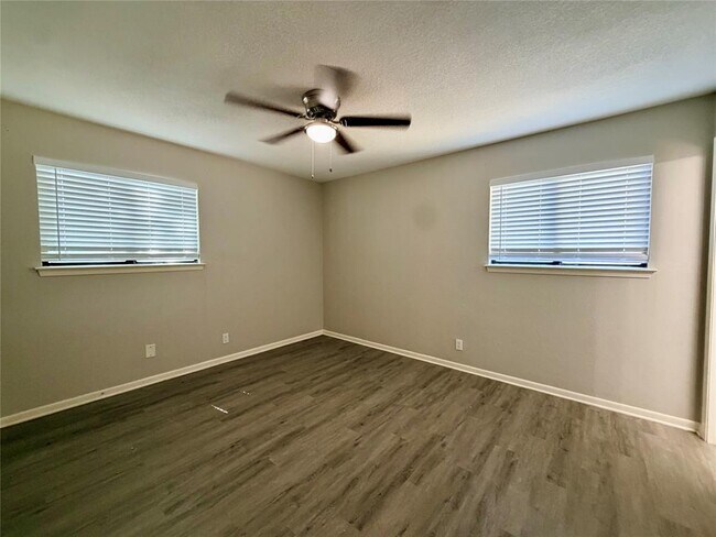 Photo - 1403 Long Branch Dr