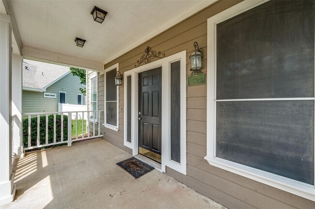 Photo - 9801 Cedarcrest Dr