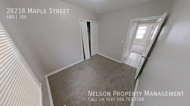 Photo - 28218 Maple St
