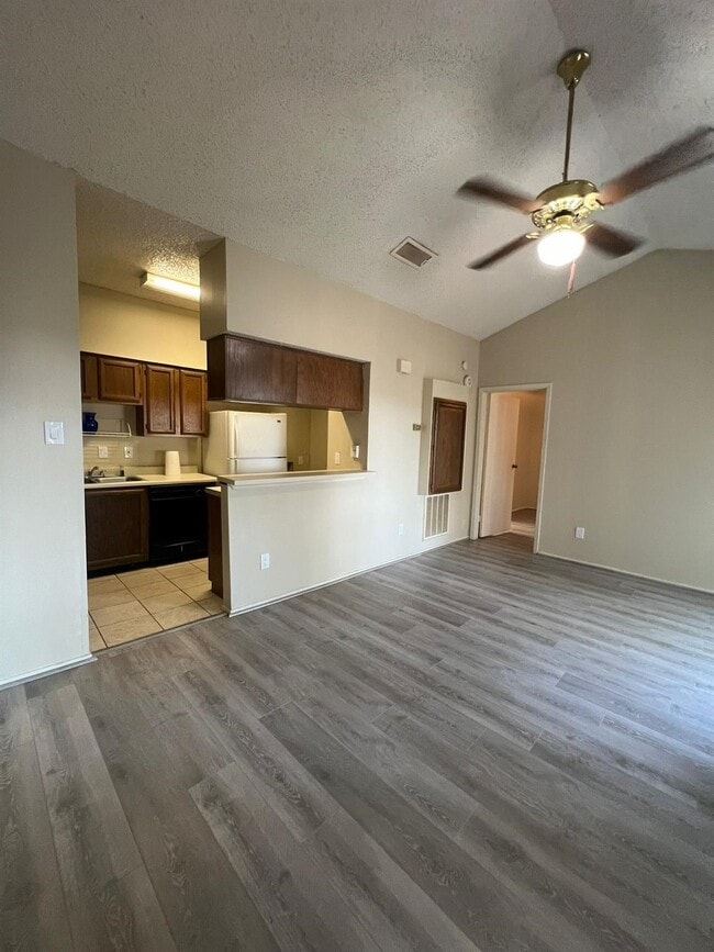 Building Photo - 17417 Red Oak Dr Unit 106