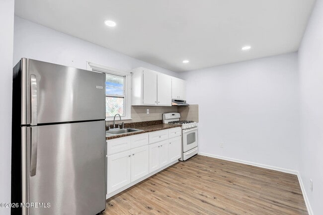 Photo - 105 Clark St