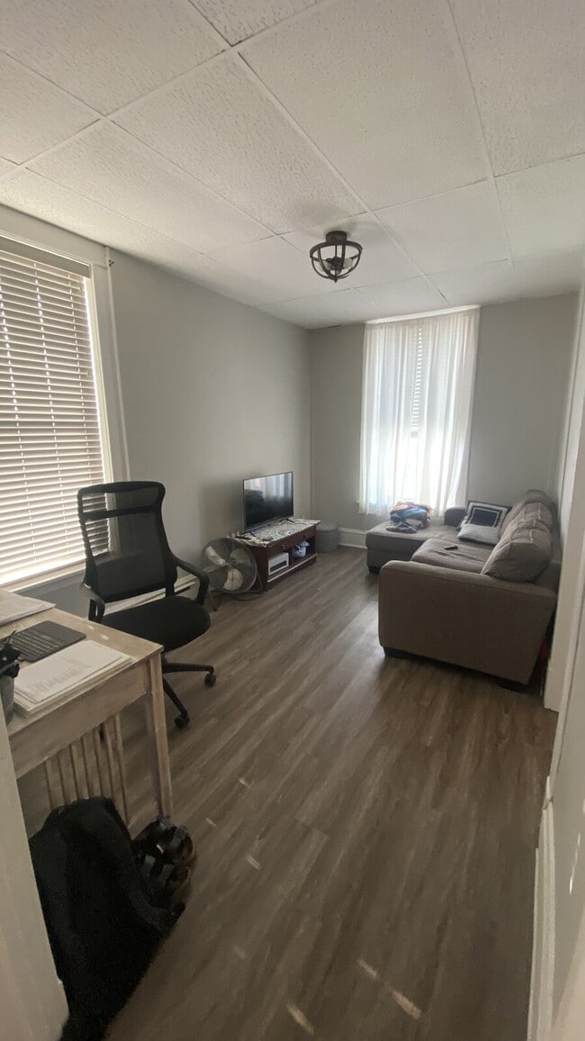 Photo - 400 Main St E Unit 5