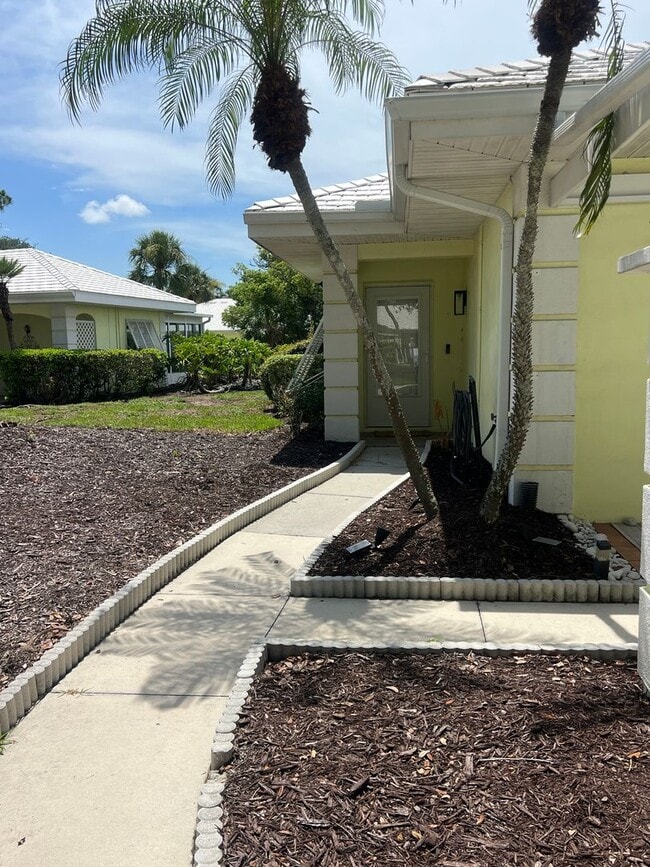 Building Photo - August Villas at Plantation