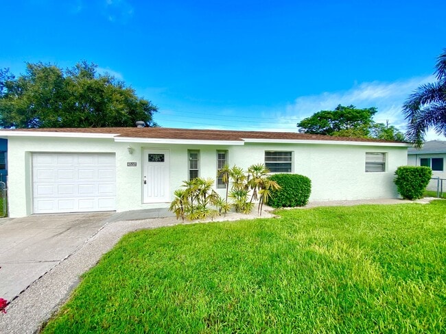 Building Photo - 4557 W Alhambra Cir